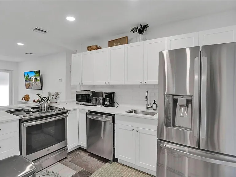 1121 SW 15th Ave — Photo 10