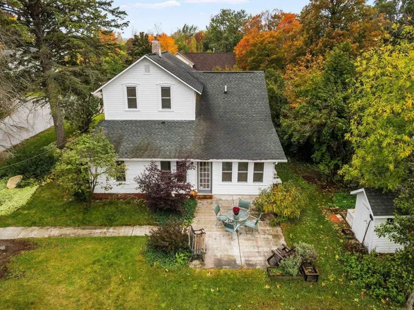 149 Center St, Elk Rapids, MI 49629