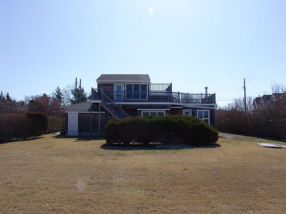 3rd image of 15 Seatuck Ln