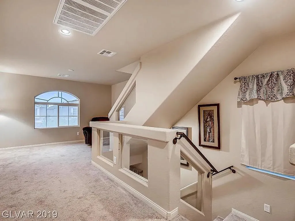 4 bed, 3.5 bath, 2644 sqft, $750 — Photo 3