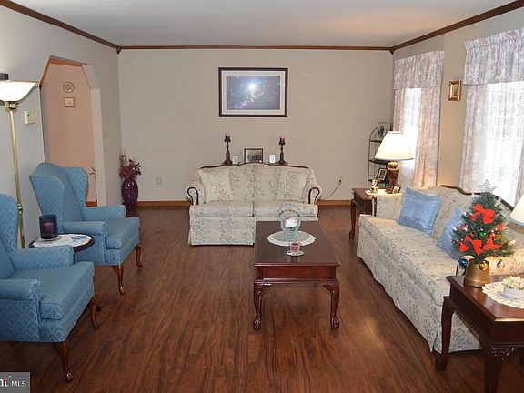 2nd image of 14 Carriage Dr