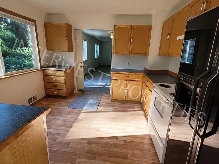 16045 Swan Ave — Photo 10