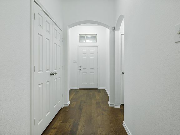 4th image of 1820 Kings Cross Dr