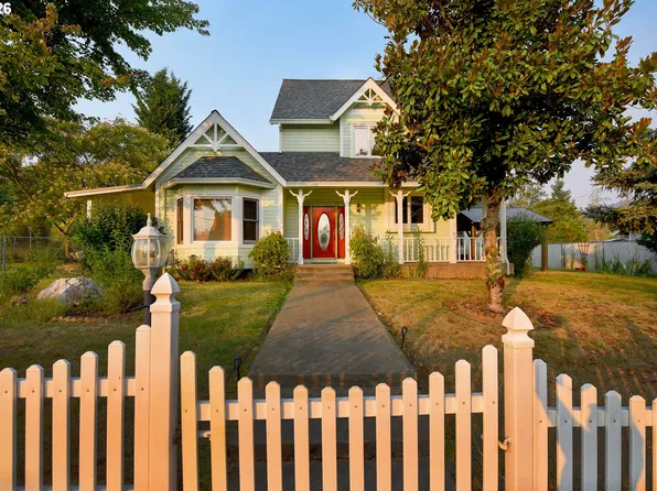 340 NE 2nd St, Oakland, OR 97462