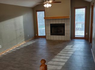 8816 N 83rd St, Omaha, NE 68122