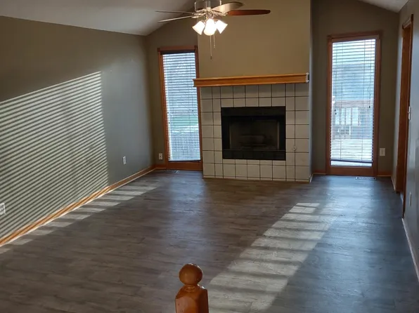 8816 N 83rd St, Omaha, NE 68122