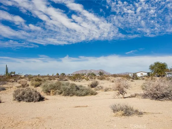 38 Lumpkin Ln, Landers, CA 92285