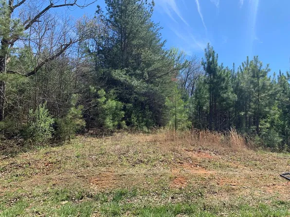 41 River Front Dr, Sparta, TN 38583