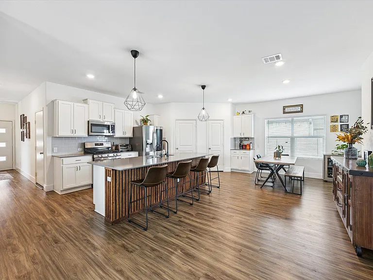 700 Legends Ln — Photo 6