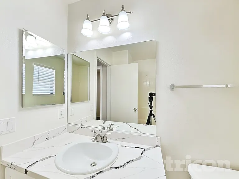 7833 Flagler St — Photo 15