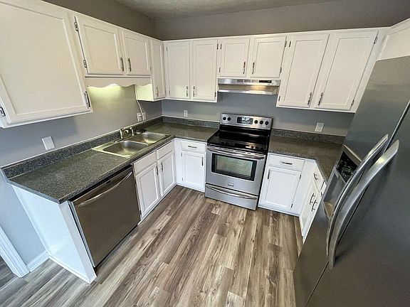 3rd image of 251 Windmeade Cir