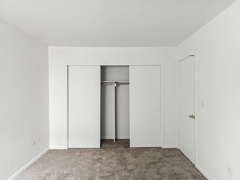 Kimberly Club Apartments — Photo 41