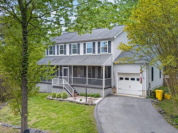 2nd image of 1221 Cove Dr