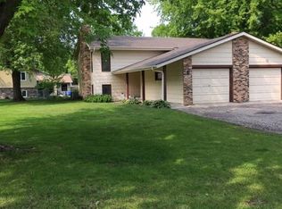 1422 Three Oaks Ave, Maple Plain, MN 55359