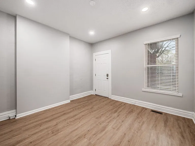 1246 S Washington Ave — Photo 10