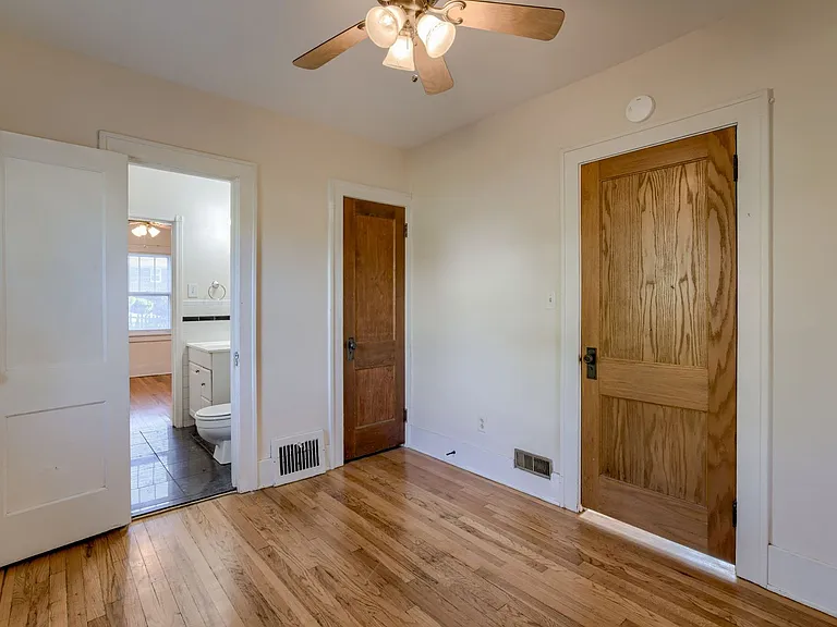 5540 Pine St — Photo 10