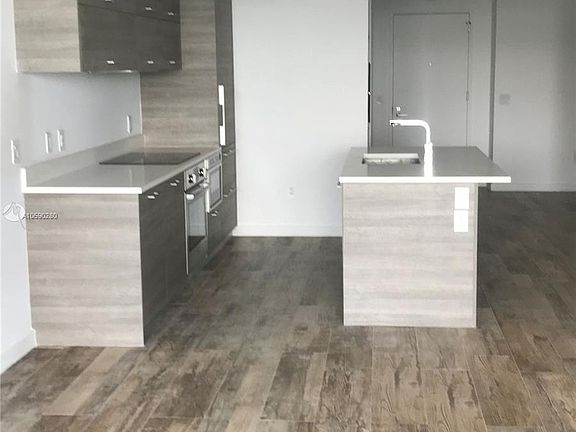 2nd image of 650 NE 32nd St Unit 6