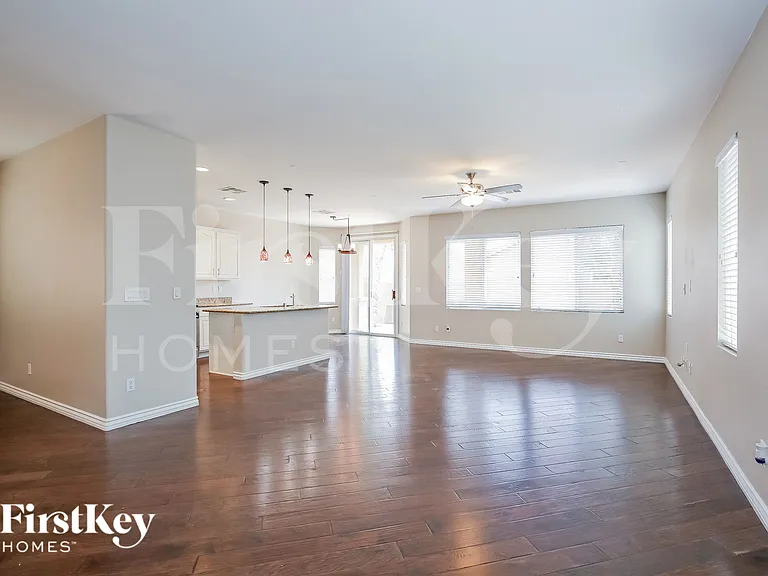 7340 Chesapeake Cove St — Photo 4