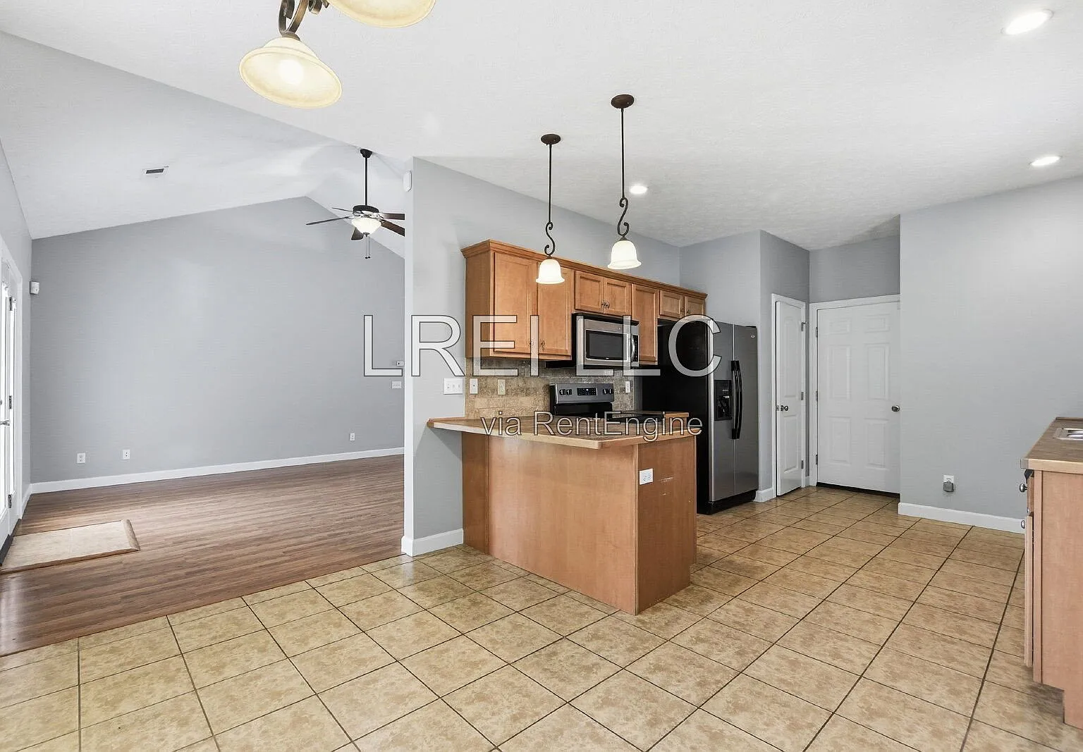 3 bed, 2.0 bath, 1650 sqft, $1,950 — Photo 3