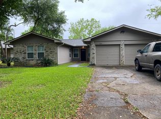 824 Noreda St, Angleton, TX 77515