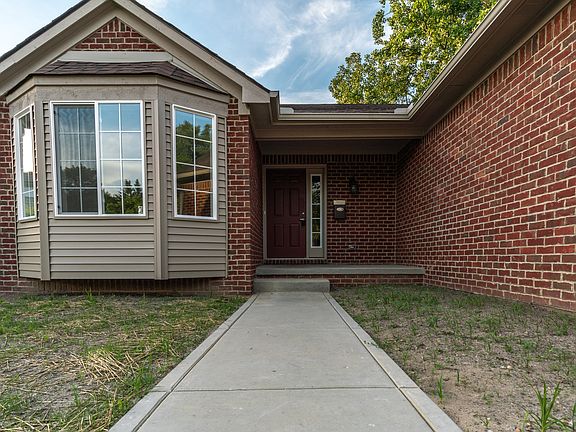 3rd image of 35652 Elmira St