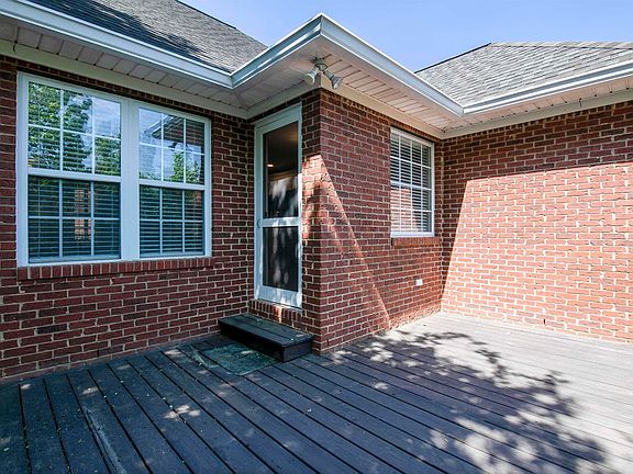 5th image of 14 Crockett Dr