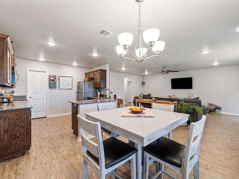 145 Ellis Ct #B — Photo 11