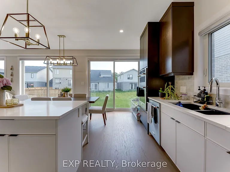 266 Hesselman Cres — Photo 16