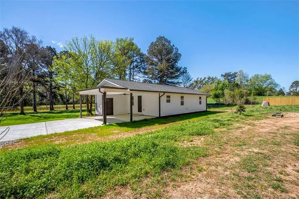 3 bed, 2.0 bath, 1300 sqft, $1,950 — Photo 4