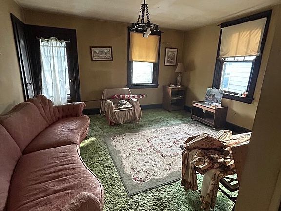 2nd image of 596 De Votie Ave