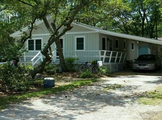 309 Sellers St, Oak Island, NC 28465