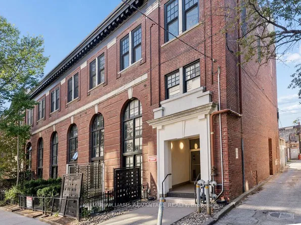 394 Euclid Ave #201, Toronto, ON M6G 2S9