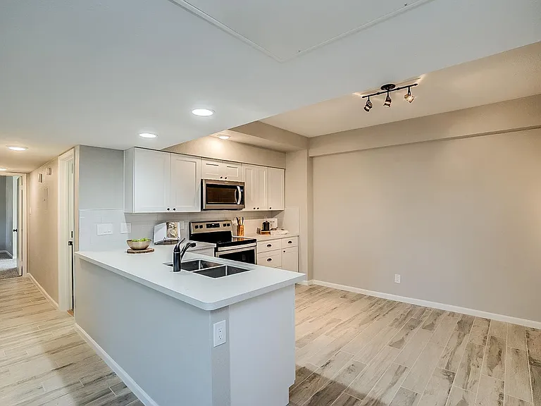 351 E Thomas Rd #D201 — Photo 15