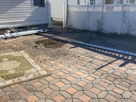 5th image of 42 Mallory Ave
