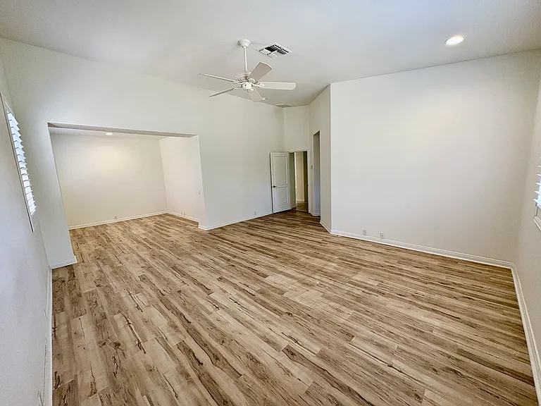 SPACIOUS PRIMARY SUITE WITH WALIN CLOSET