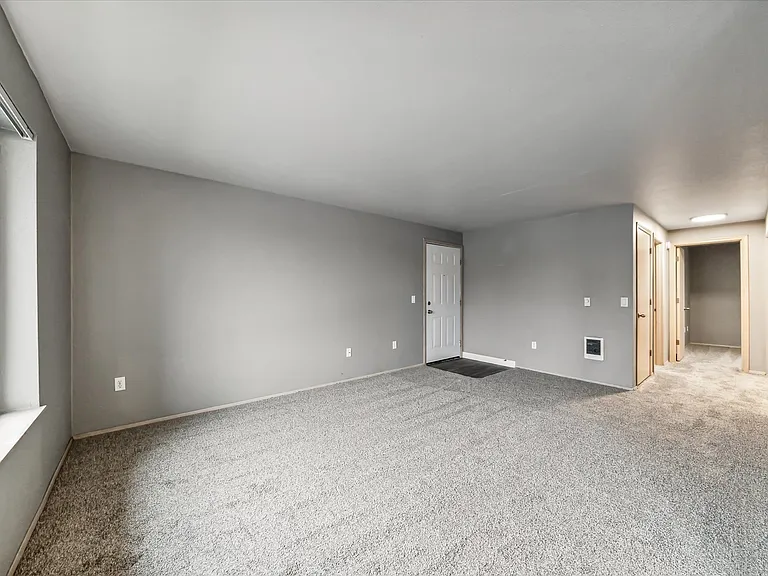 Oak Park Village Apartments — Photo 12