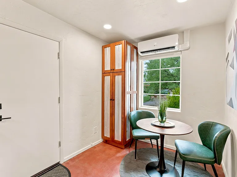 2542 E Seneca St — Photo 41