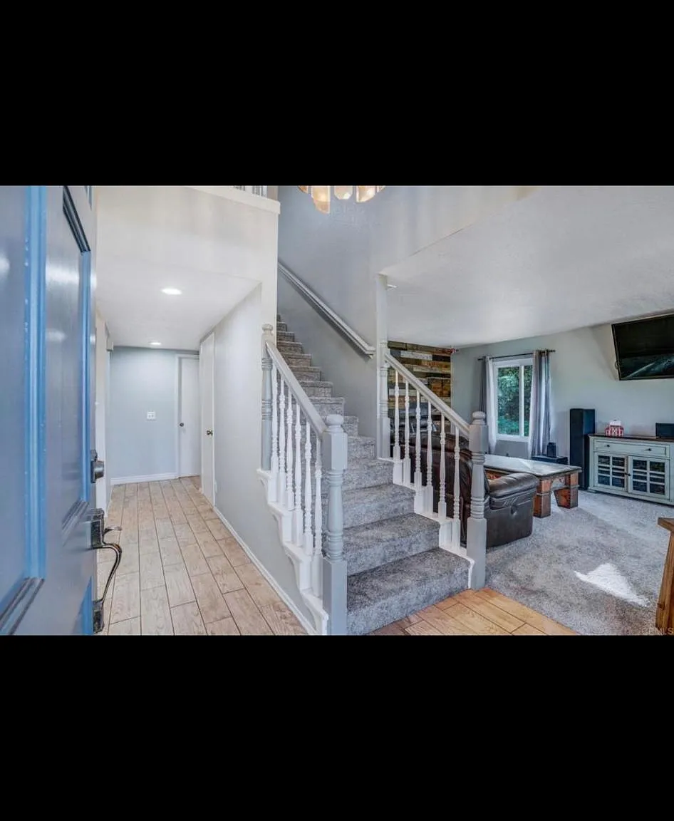 299 Hutchison St — Photo 1