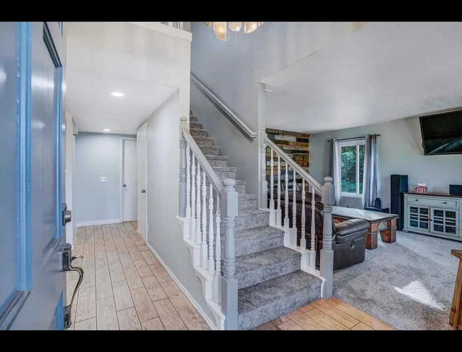 299 Hutchison St