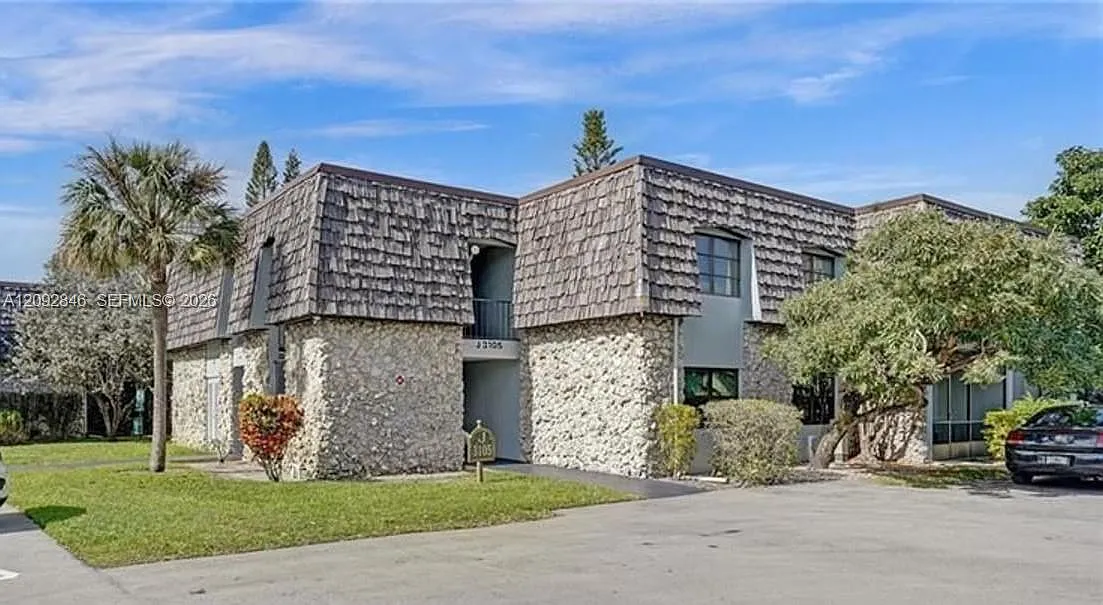 3105 Oakland Shores Dr — Photo 1