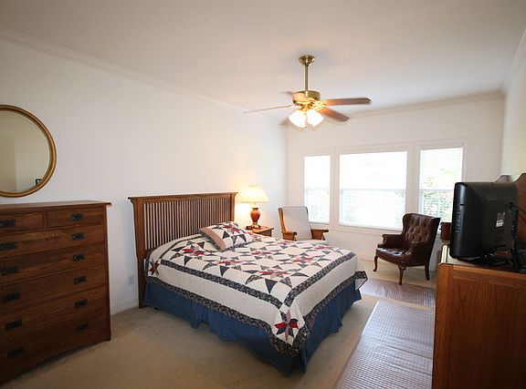 3rd image of 129 Saint Andrews Cir