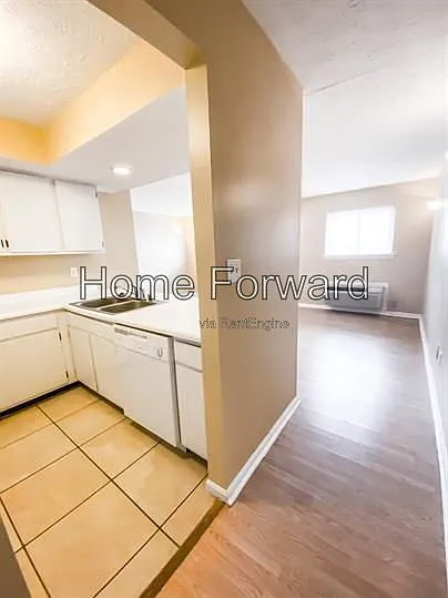 562 Woodland Ave #10 — Photo 3