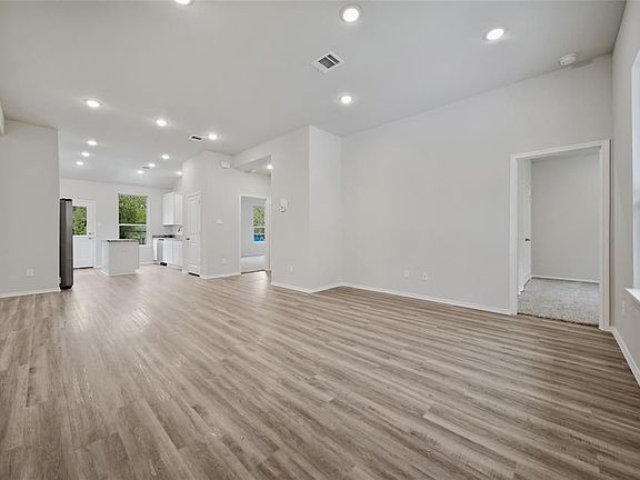 3rd image of 16502 Piper Ln