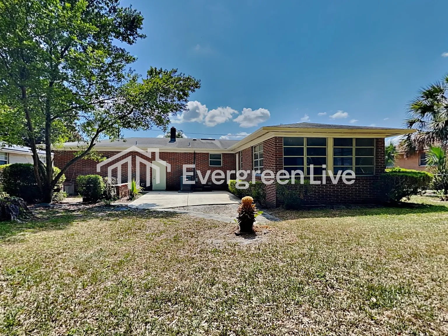 3 bed, 2.0 bath, 1896 sqft, $1,745 — Photo 2