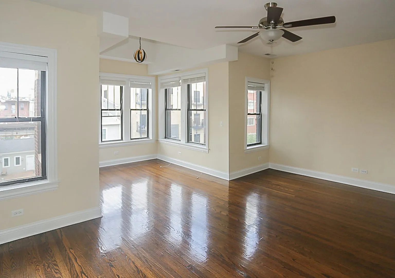3 bed, 1.5 bath, 1350 sqft, $4,395 — Photo 1