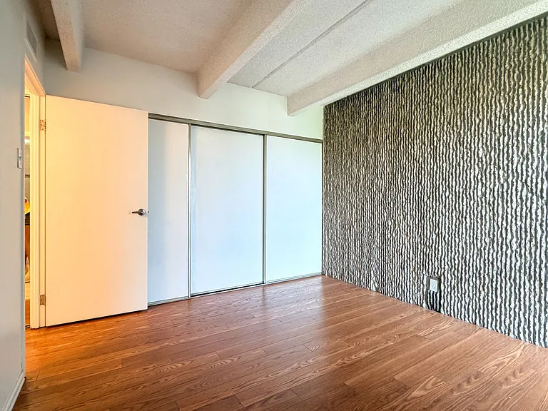 1433 N Williams St #602 — Photo 30