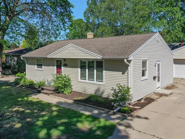1525 Gross Ave, Green Bay, WI 54304