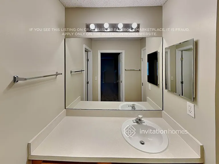 13581 Ashford Wood Ct E — Photo 21