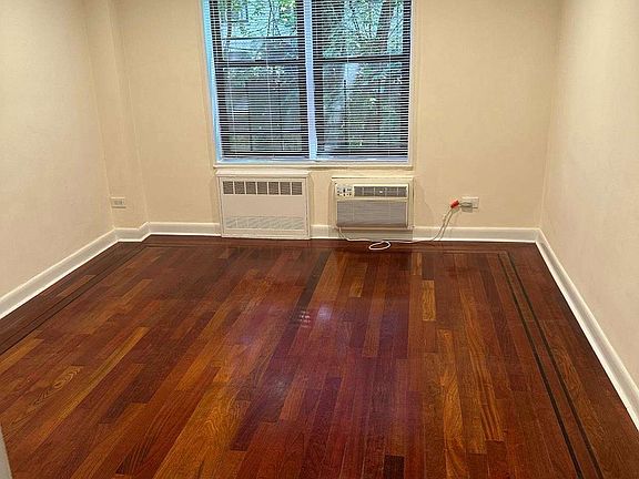 5th image of 3135 Crescent St APT 3P