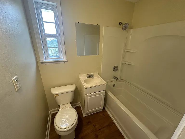 292 Pleasant St — Photo 8
